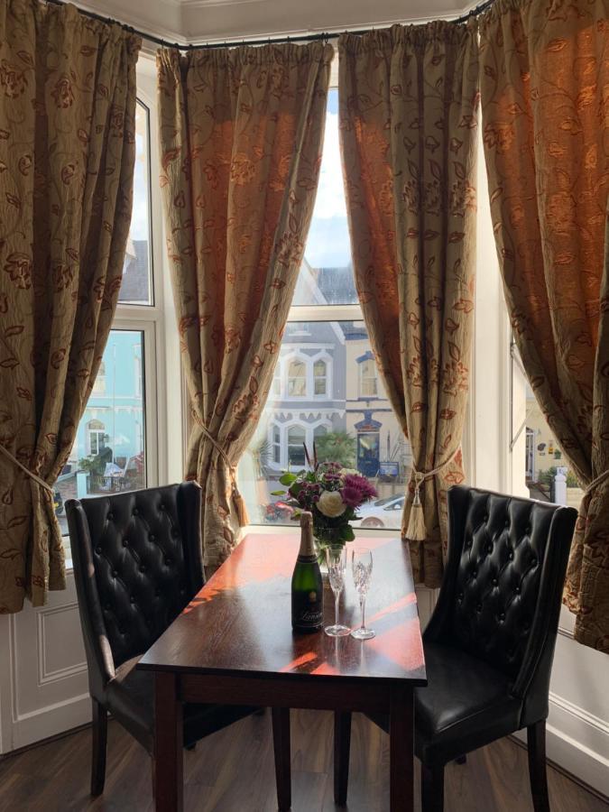 Clifton Villa Guest House Llandudno Esterno foto
