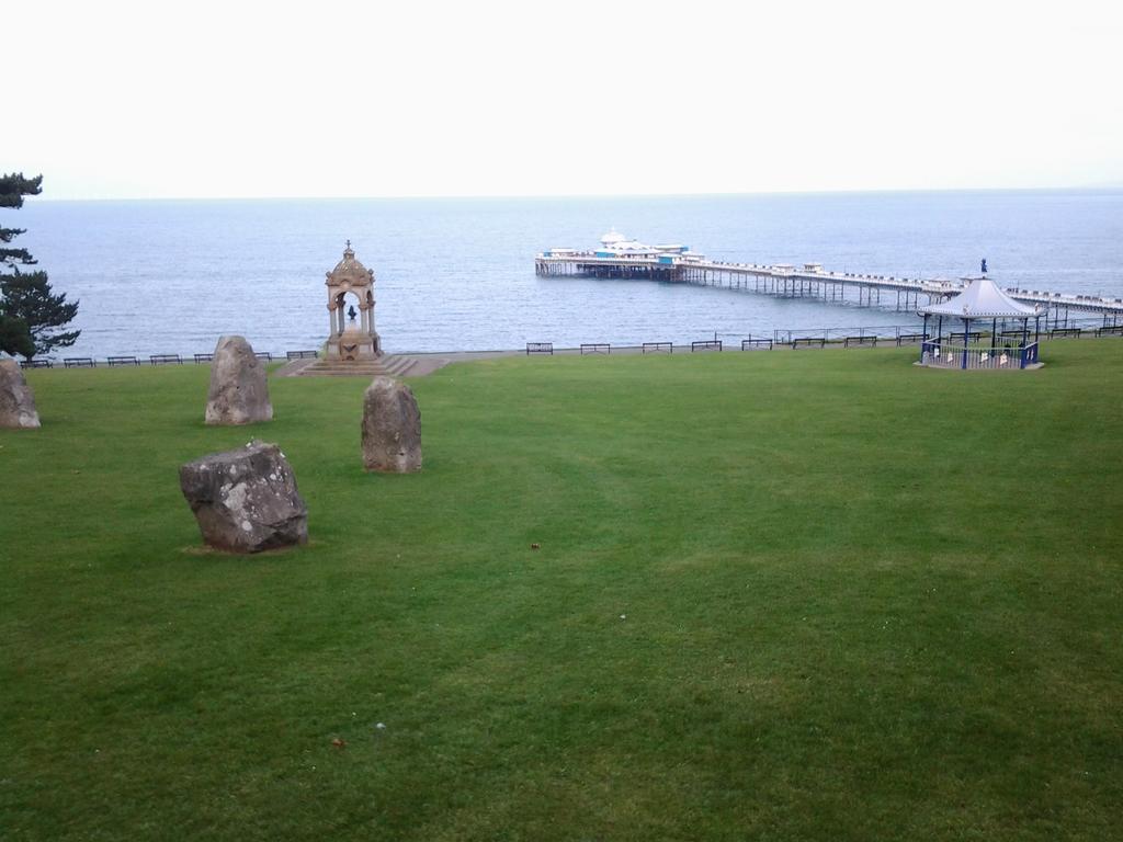 Clifton Villa Guest House Llandudno Esterno foto