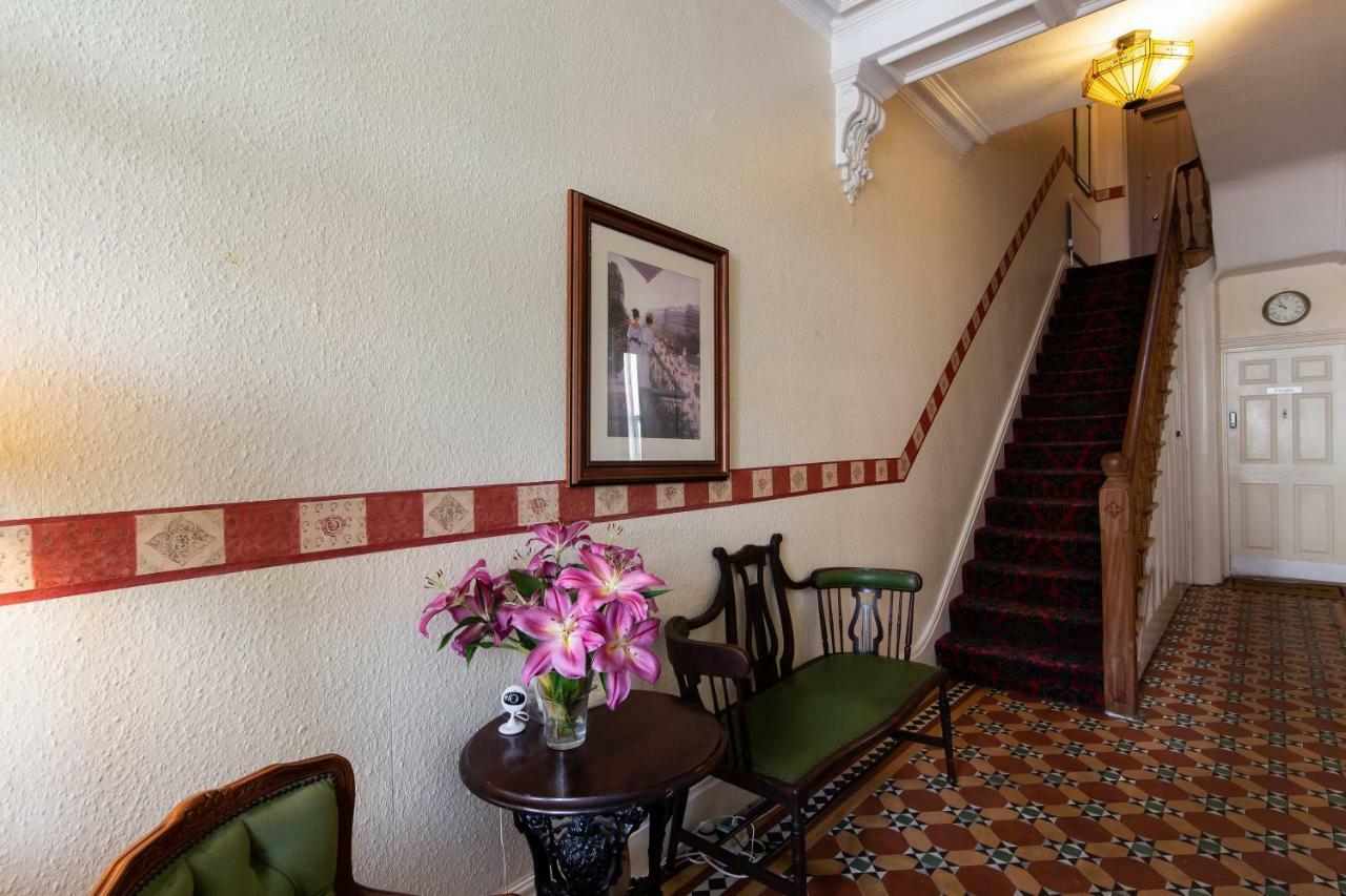 Clifton Villa Guest House Llandudno Esterno foto