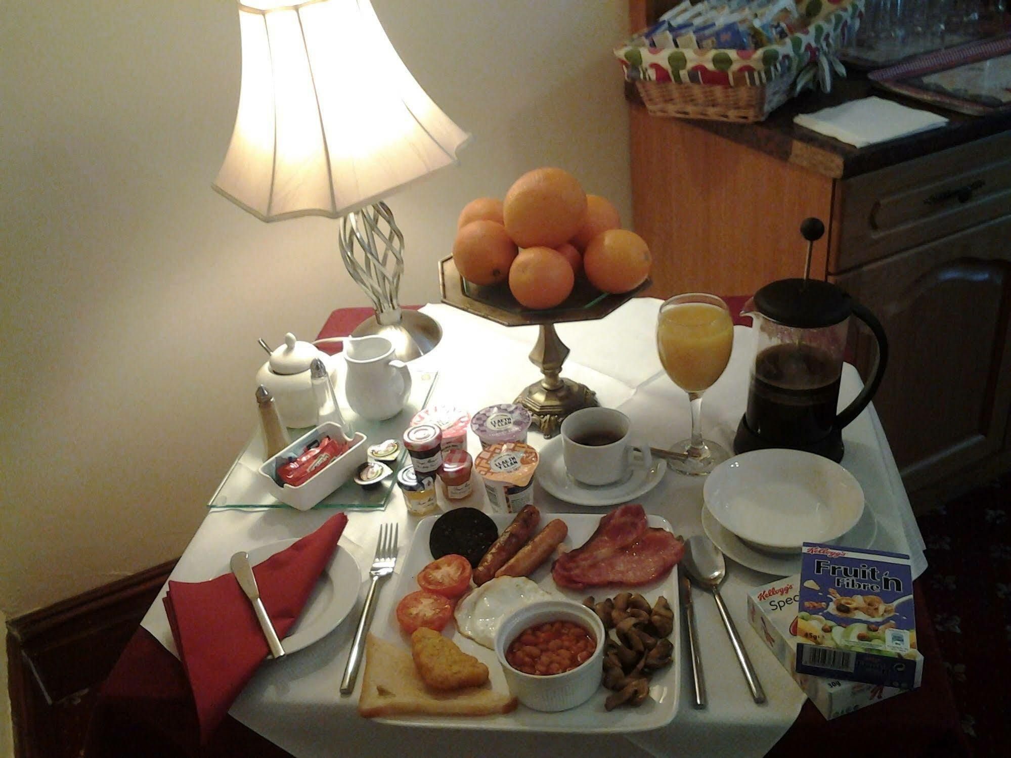 Clifton Villa Guest House Llandudno Esterno foto