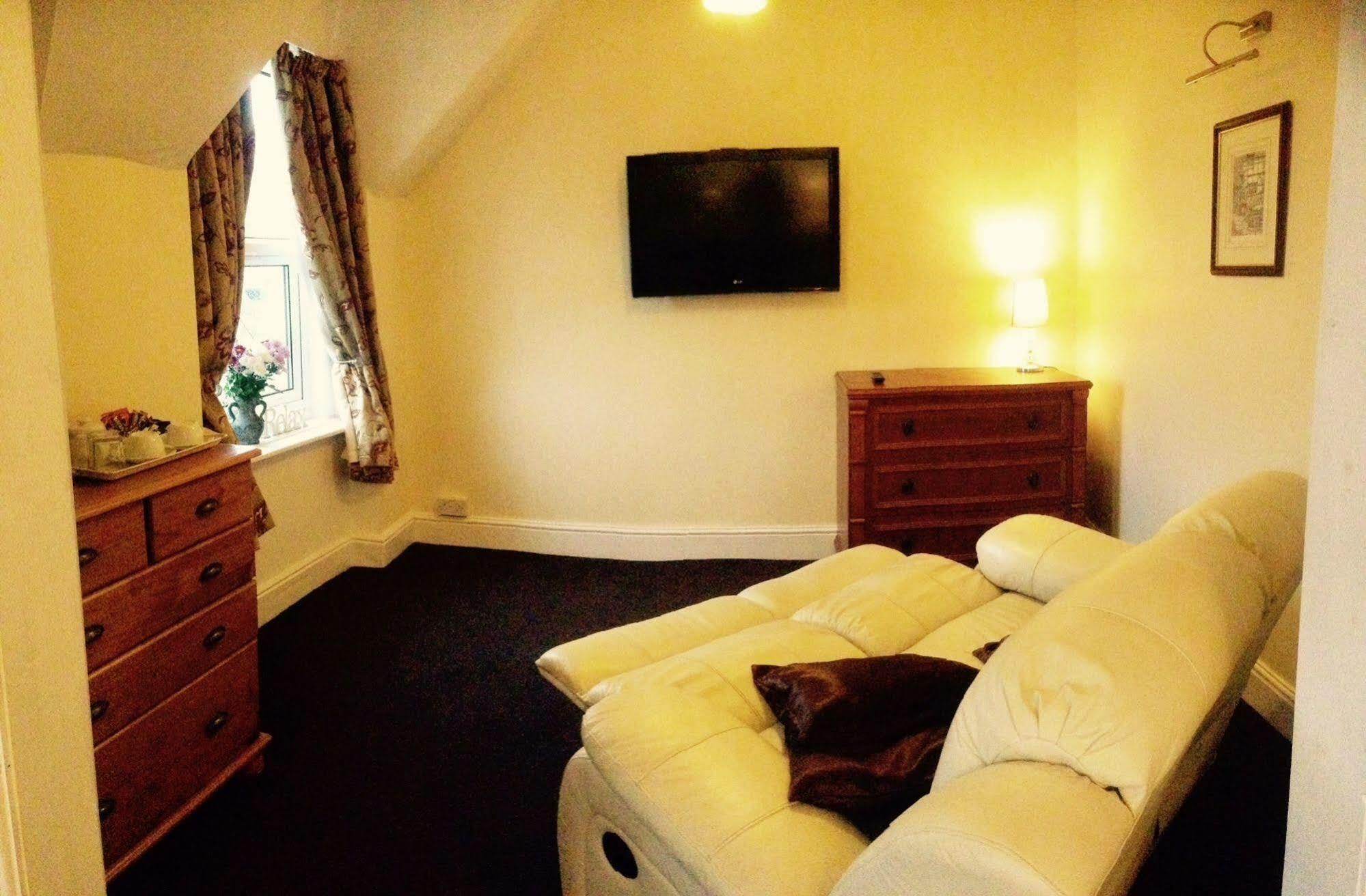Clifton Villa Guest House Llandudno Esterno foto